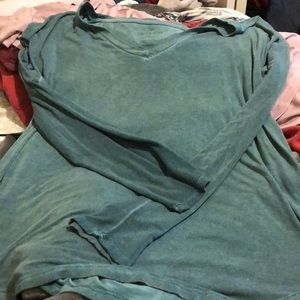 American Eagle Long Sleeve V-Neck